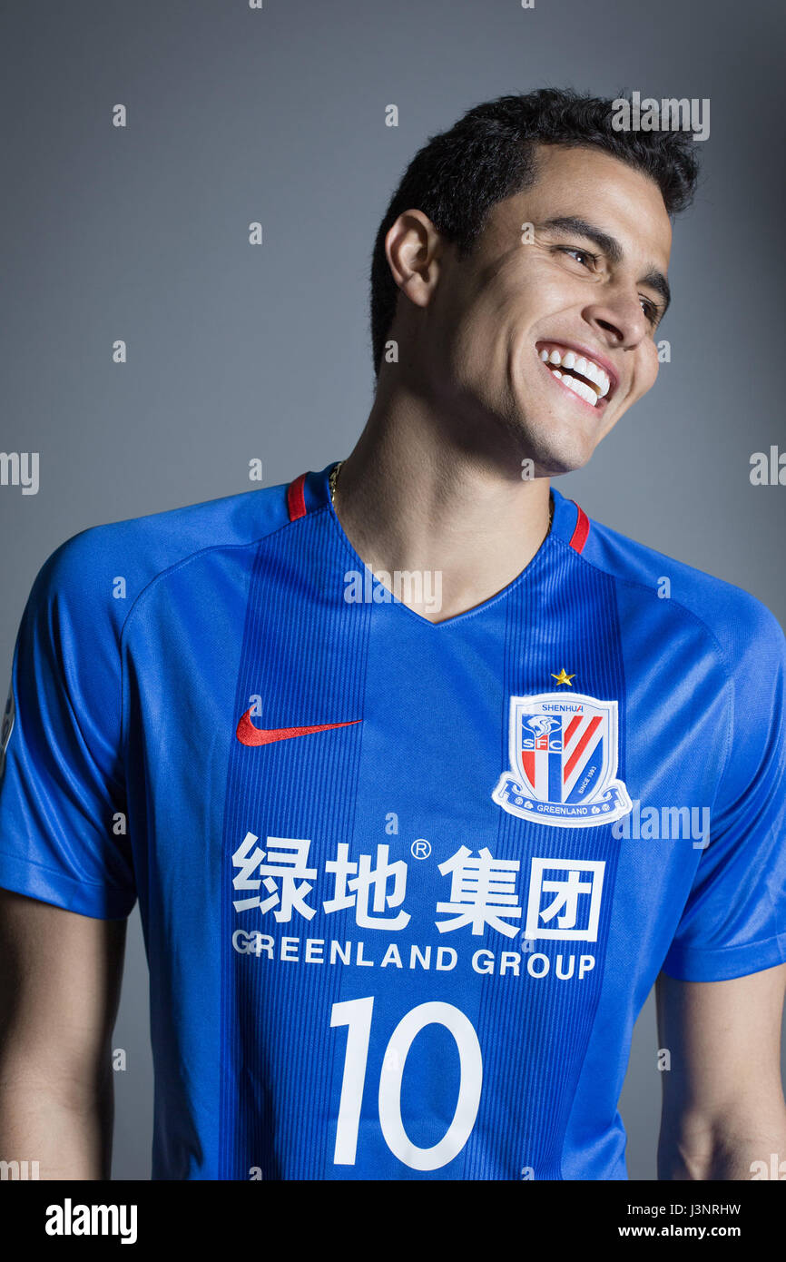 Retrato del jugador de fútbol colombiano Giovanni Moreno de Shanghai Shenhua  F.C. de Groenlandia para el
