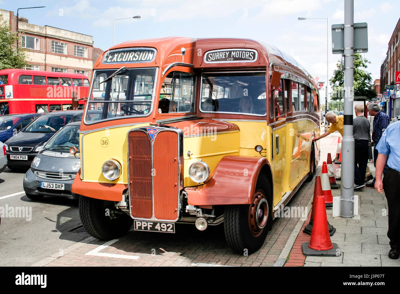 1951 AEC Regal lll half cab omnibus, la PPF 492 en Surrey Motors livery, North Cheam, Greater London, 2008 Foto de stock