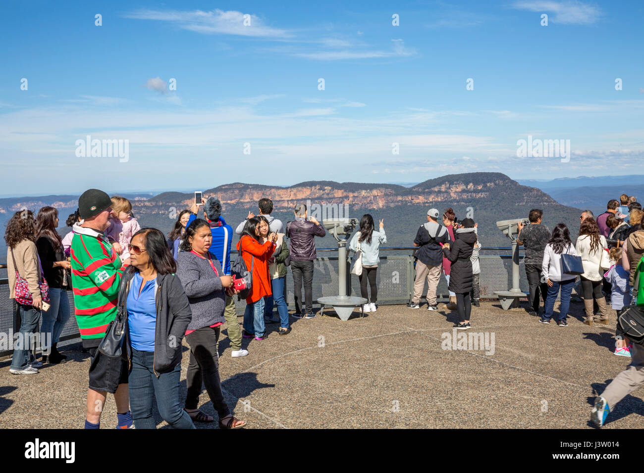 Los turistas y visitantes en Echo Point lookout en Katoomba, Blue Mountains, Australia Foto de stock