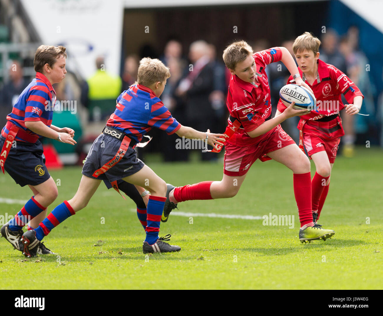 Children playing rugby fotografías e imágenes de alta resolución - Alamy