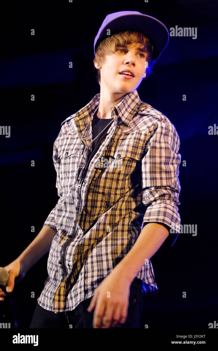 Justin Bieber realiza en el Hollywood Palladium el 14 de febrero de 2010 en Hollywood. Foto de stock