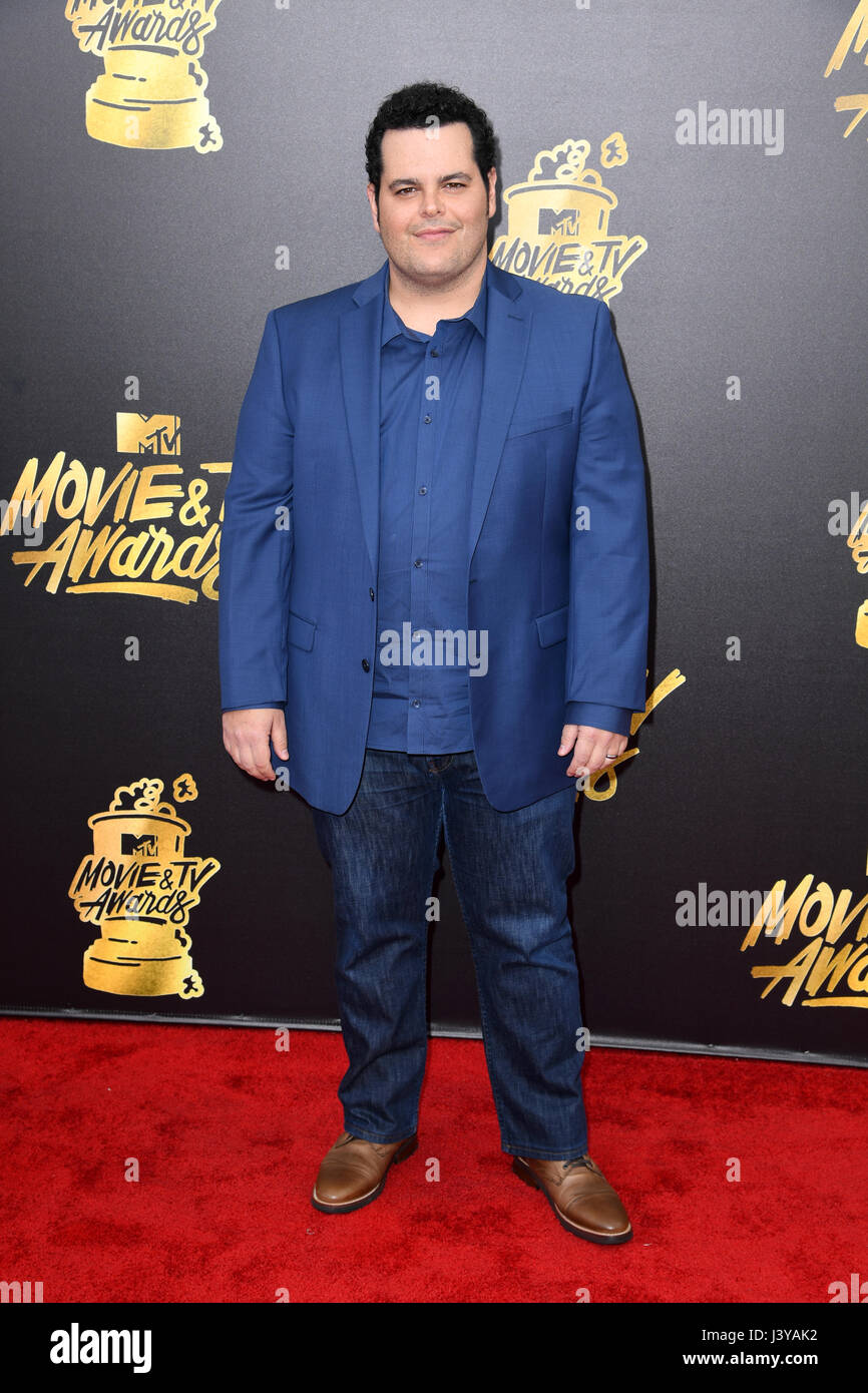 Josh Gad asistiendo al 2017 MTV Movie y TV Awards celebrado en el Auditorio Shrine de Los Angeles, EE.UU.. Foto de stock