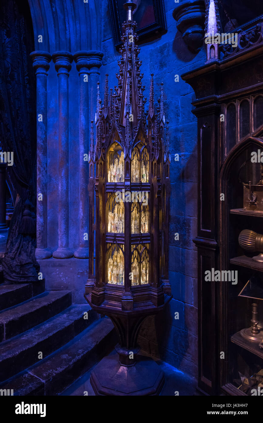 Armario de recuerdos, la Oficina de Dumbledore, haciendo de Harry Potter, Warner Bros Studio Tour, Leavesden, Londres Foto de stock