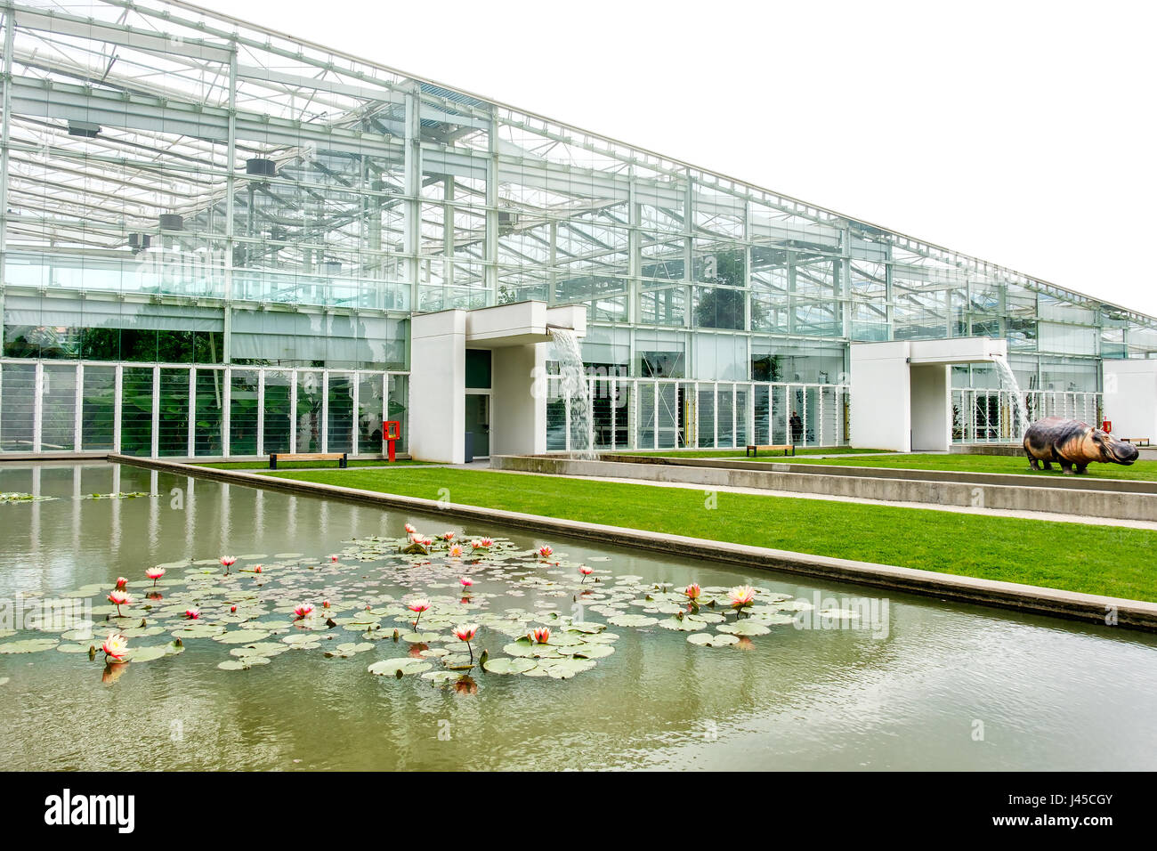 Moderno edificio de invernadero del jardín botánico de Padua Italia Foto de stock