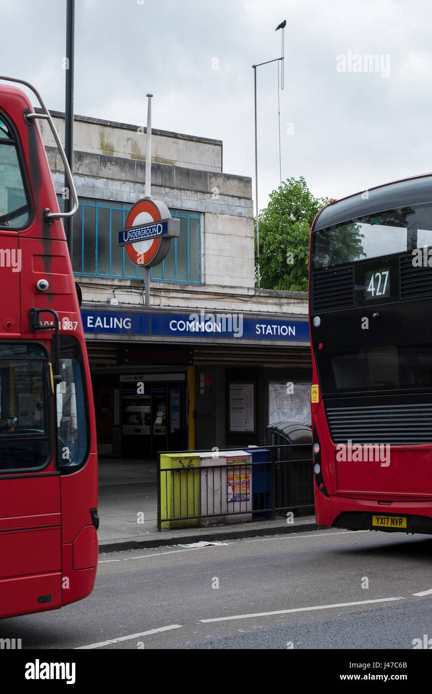 La estación de Ealing Common Foto de stock