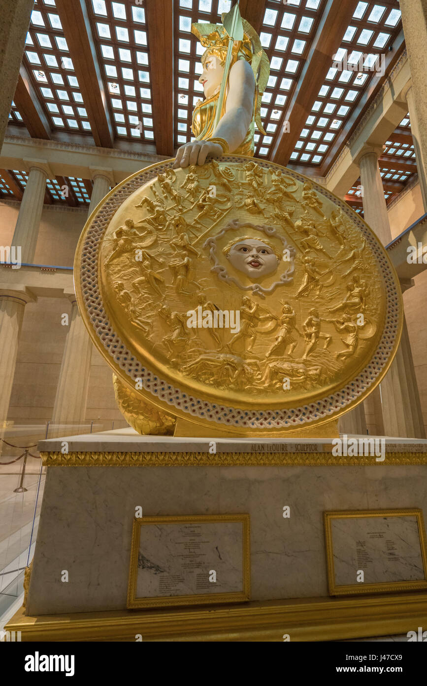 Escudo ornamentado de la Atena Partenos estatua en el Partenón, Nashville Foto de stock