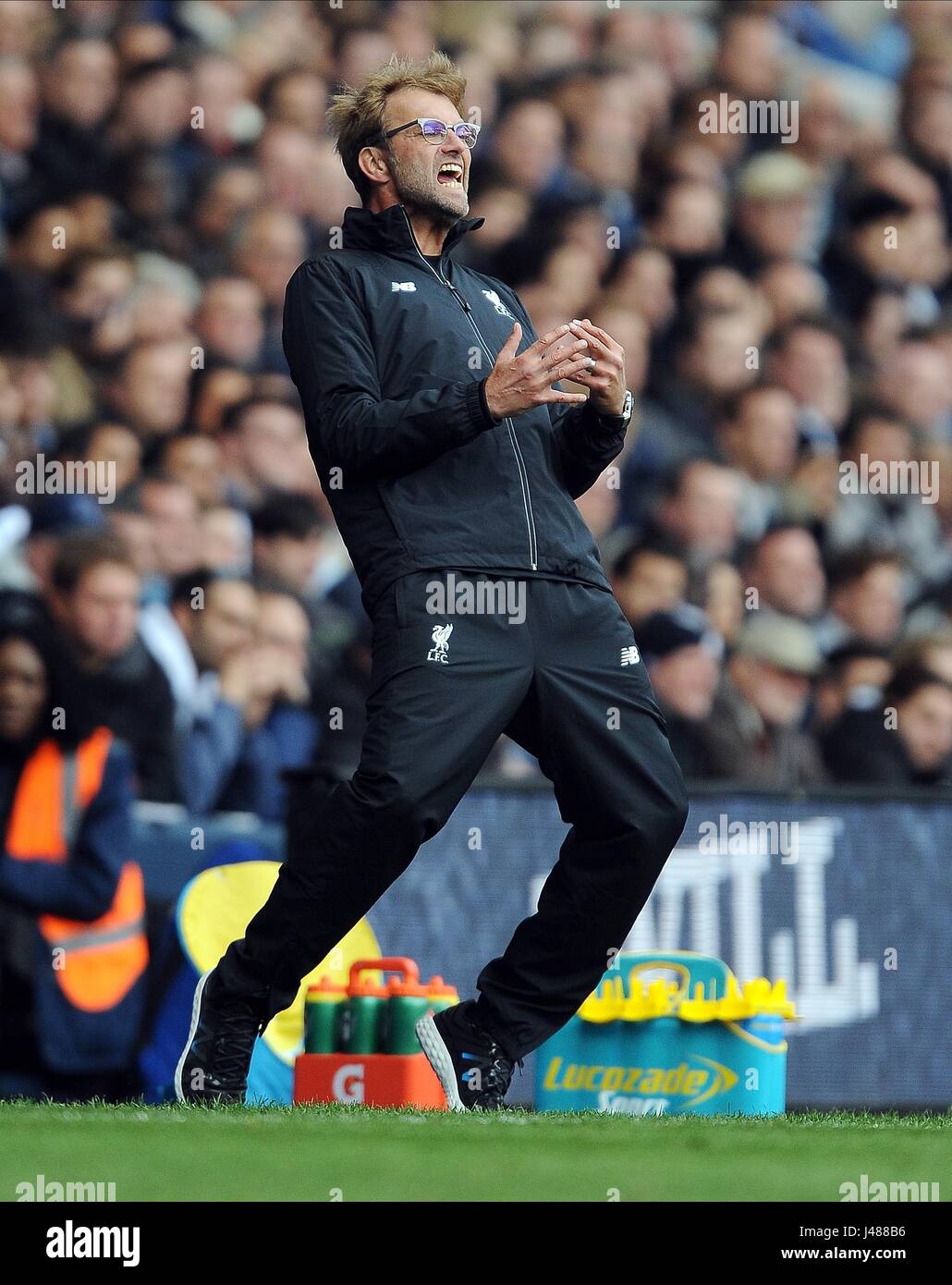 Un animado manager del Liverpool Liverpool V Tottenham Hotspur White Hart Lane Stadium de Londres Londres, Inglaterra, 17 de octubre de 2015 Foto de stock