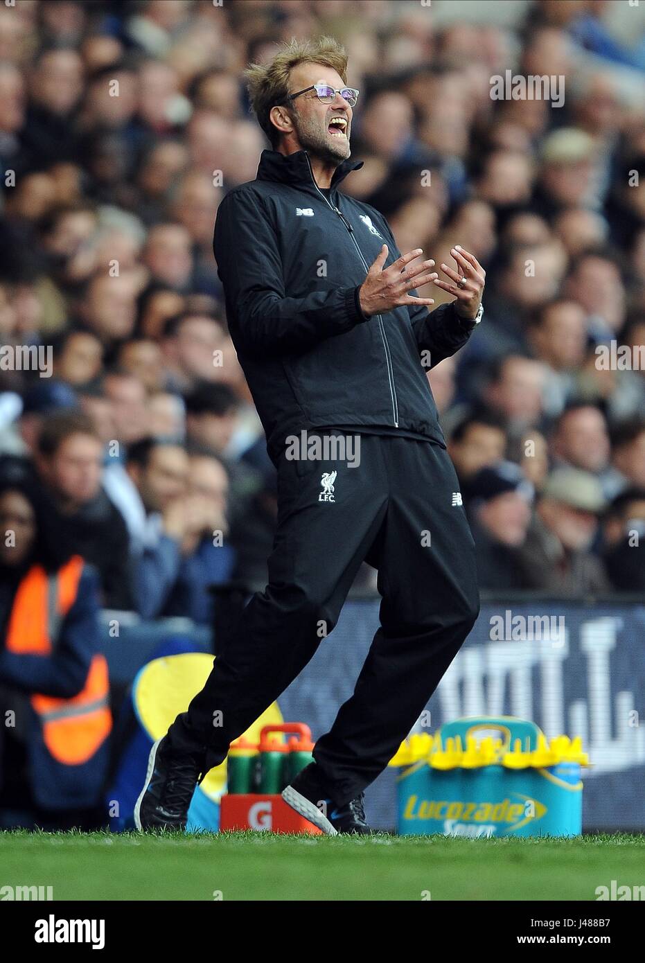 Un animado manager del Liverpool Liverpool V Tottenham Hotspur White Hart Lane Stadium de Londres Londres, Inglaterra, 17 de octubre de 2015 Foto de stock