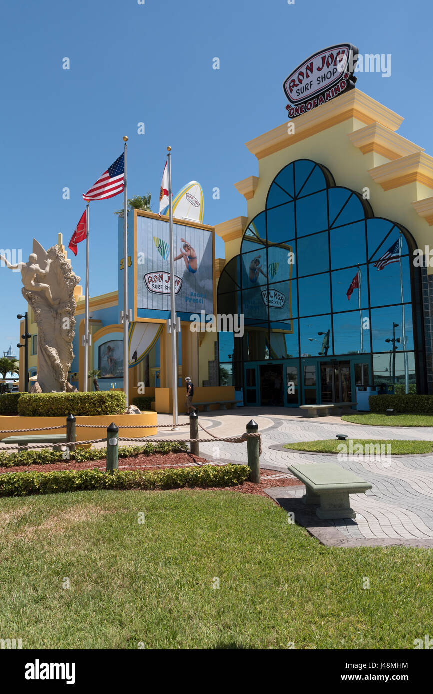 Surf Store en Cocoa Beach, Florida, Estados Unidos. De abril de 2017 Foto de stock