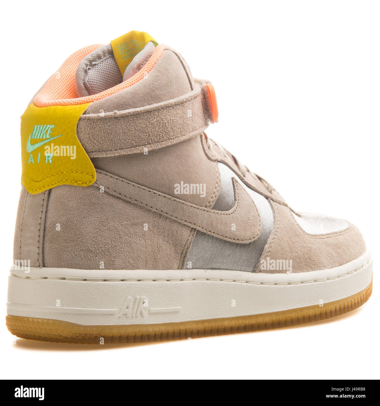 Nike Air Force 1 WMNS hi PRM Plateado metálico - 654440-002 Fotografía de  stock - Alamy