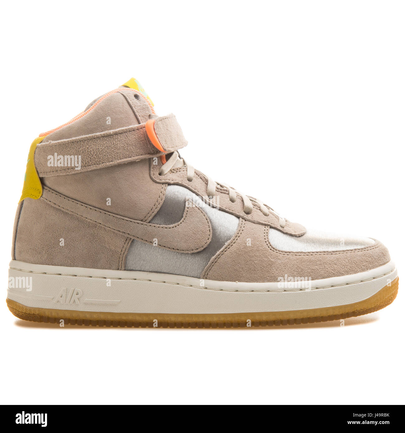 Zapatillas Nike Plateadas Fotos e Imágenes de stock - Alamy