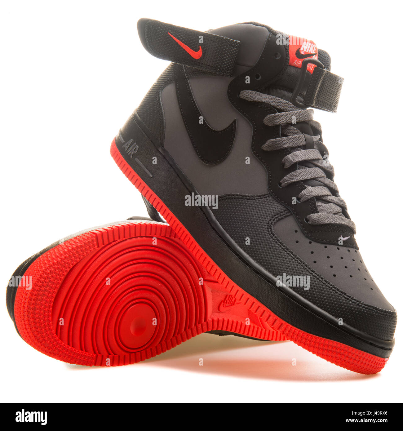 Air force 1 mid 07 Imágenes recortadas de stock - Alamy