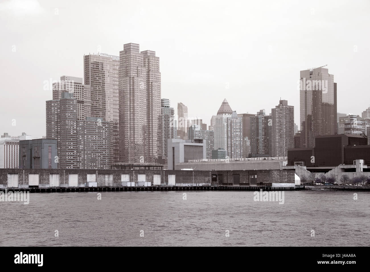 Manhattan tomada del río Hudson, Nueva York Foto de stock