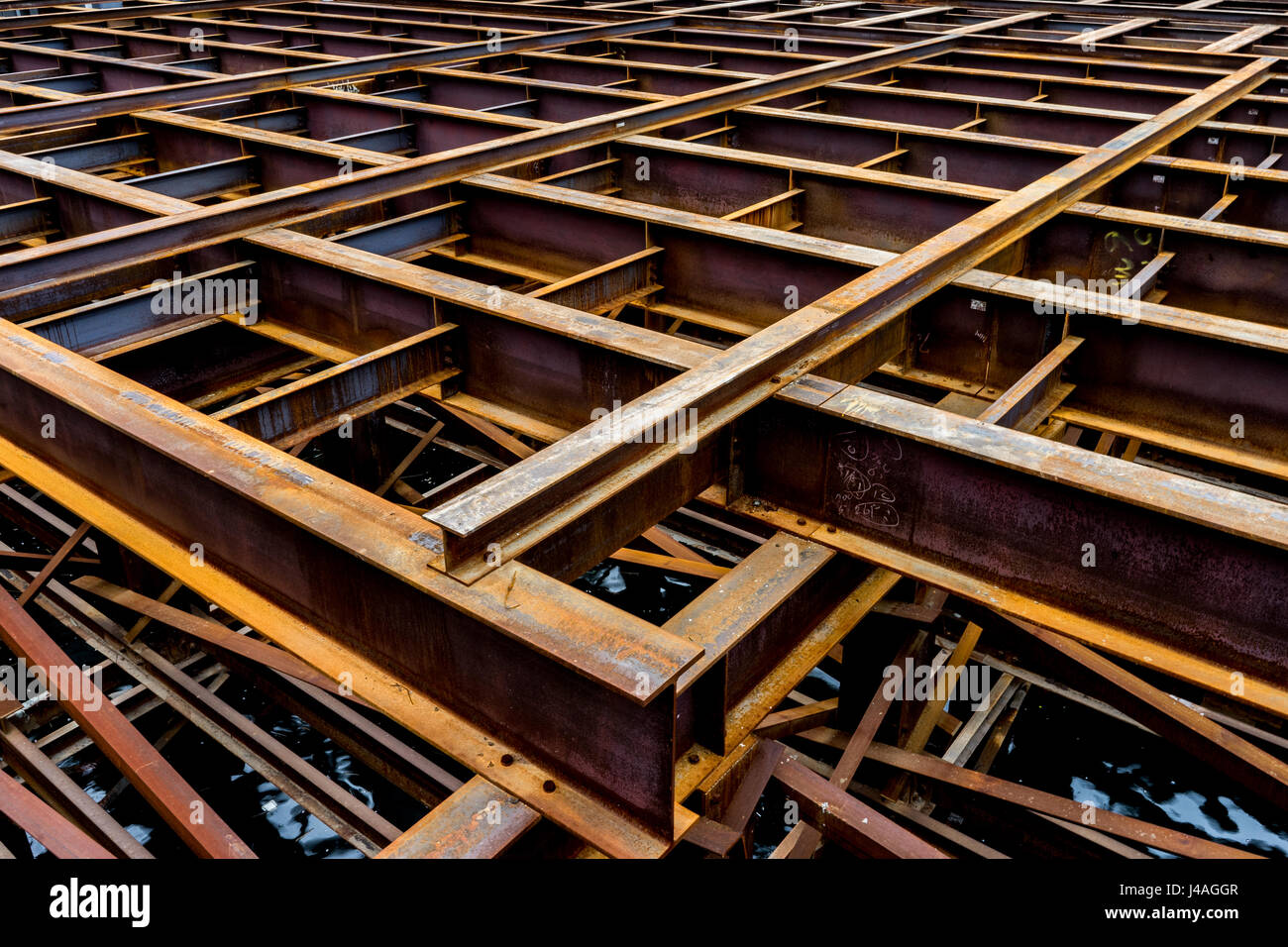 Sentar las bases de un puente de acero japonés Fotografía de stock Alamy