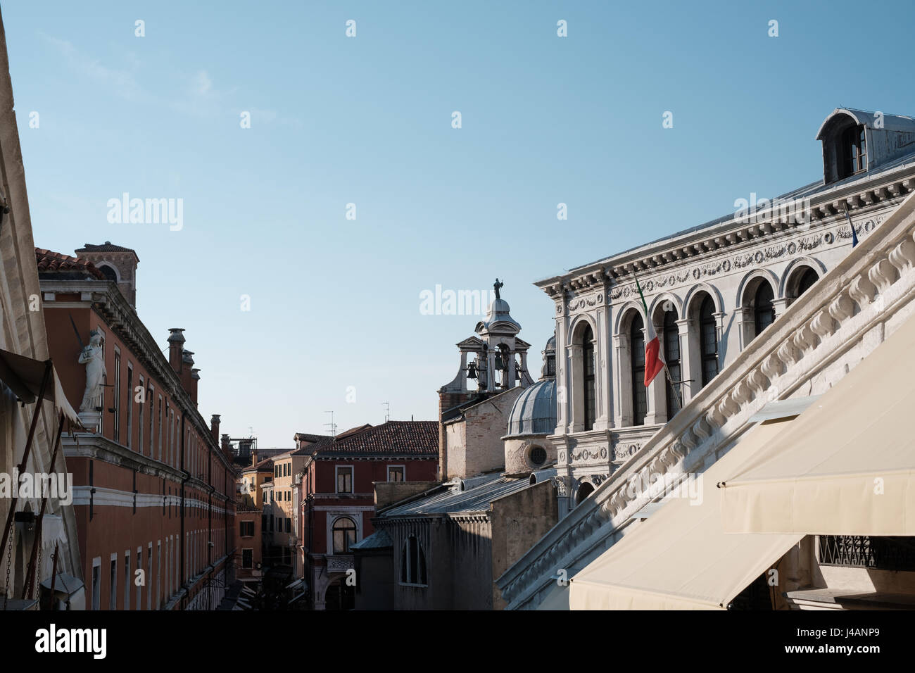 Vista sobre los tejados de Venecia. Foto de stock