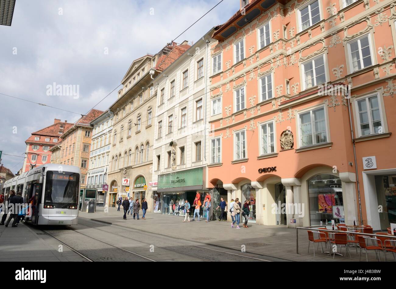 La vida de la ciudad en la calle Herrengasse en Graz, capital de Estiria,  Austria Fotografía de stock - Alamy