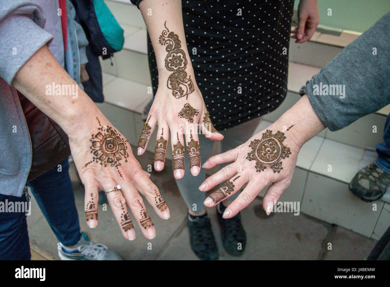 Tinta de henna fotografías e imágenes de alta resolución - Alamy