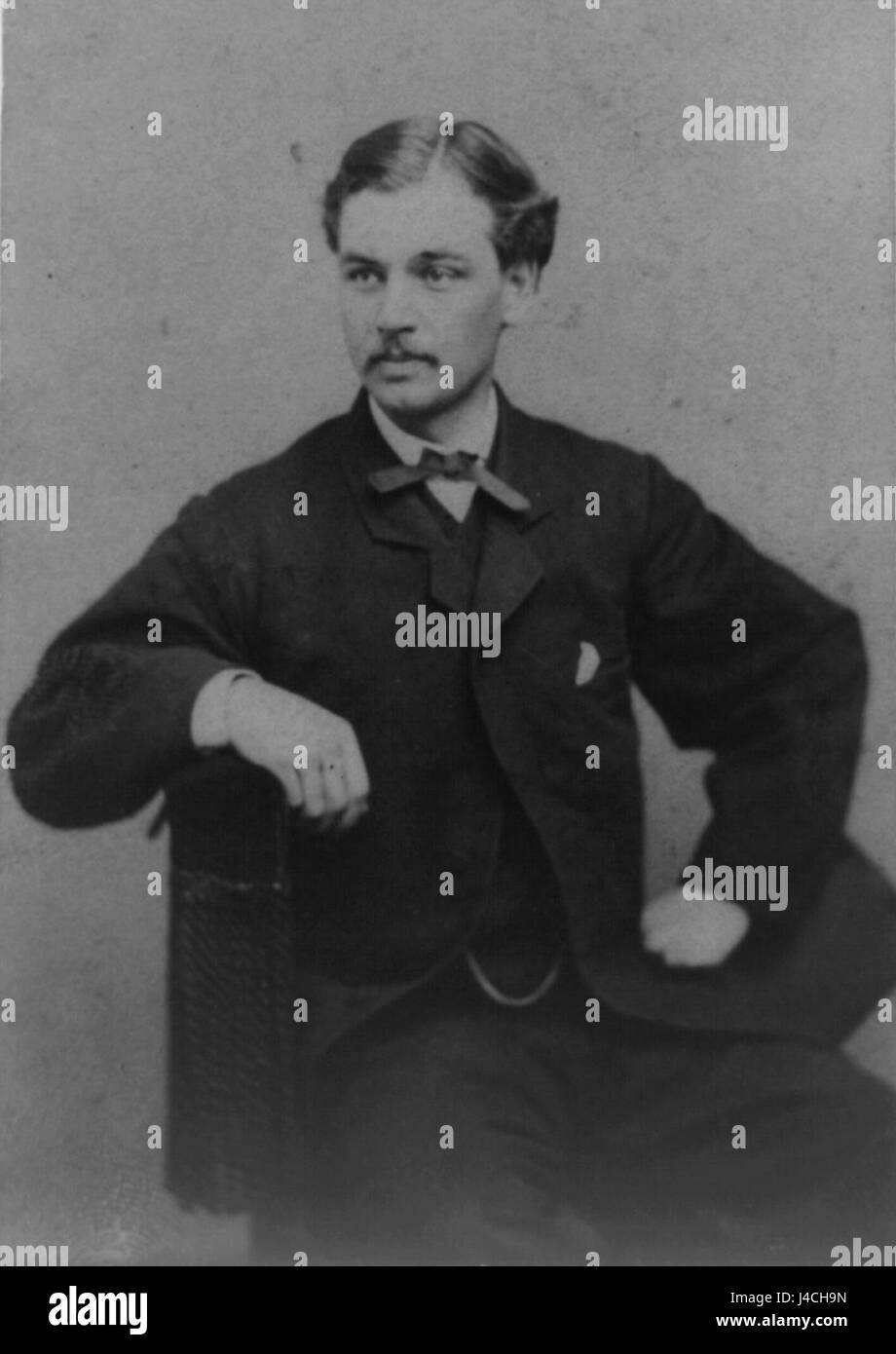 Robert Todd Lincoln, tres cuartos de longitud vertical, sentado Foto de stock