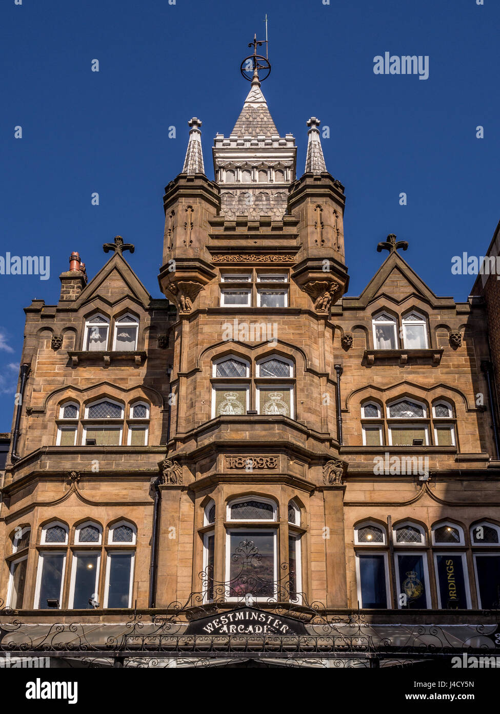 El exterior del edificio victoriano Arcade de Westminster, Parliament Street, Harrogate, Reino Unido. Foto de stock