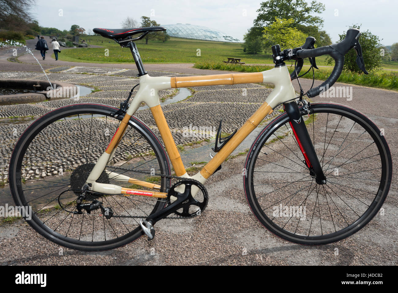 Bicicleta de bambú fotografías e imágenes de alta resolución - Alamy