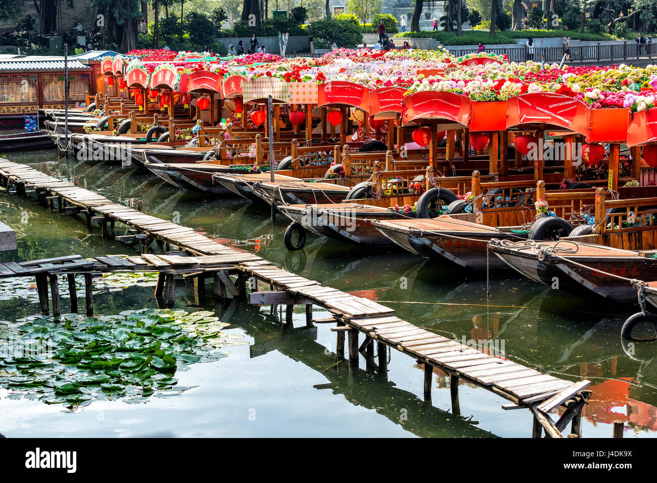 Liwan hermosos barcos en el parque. Foto de stock