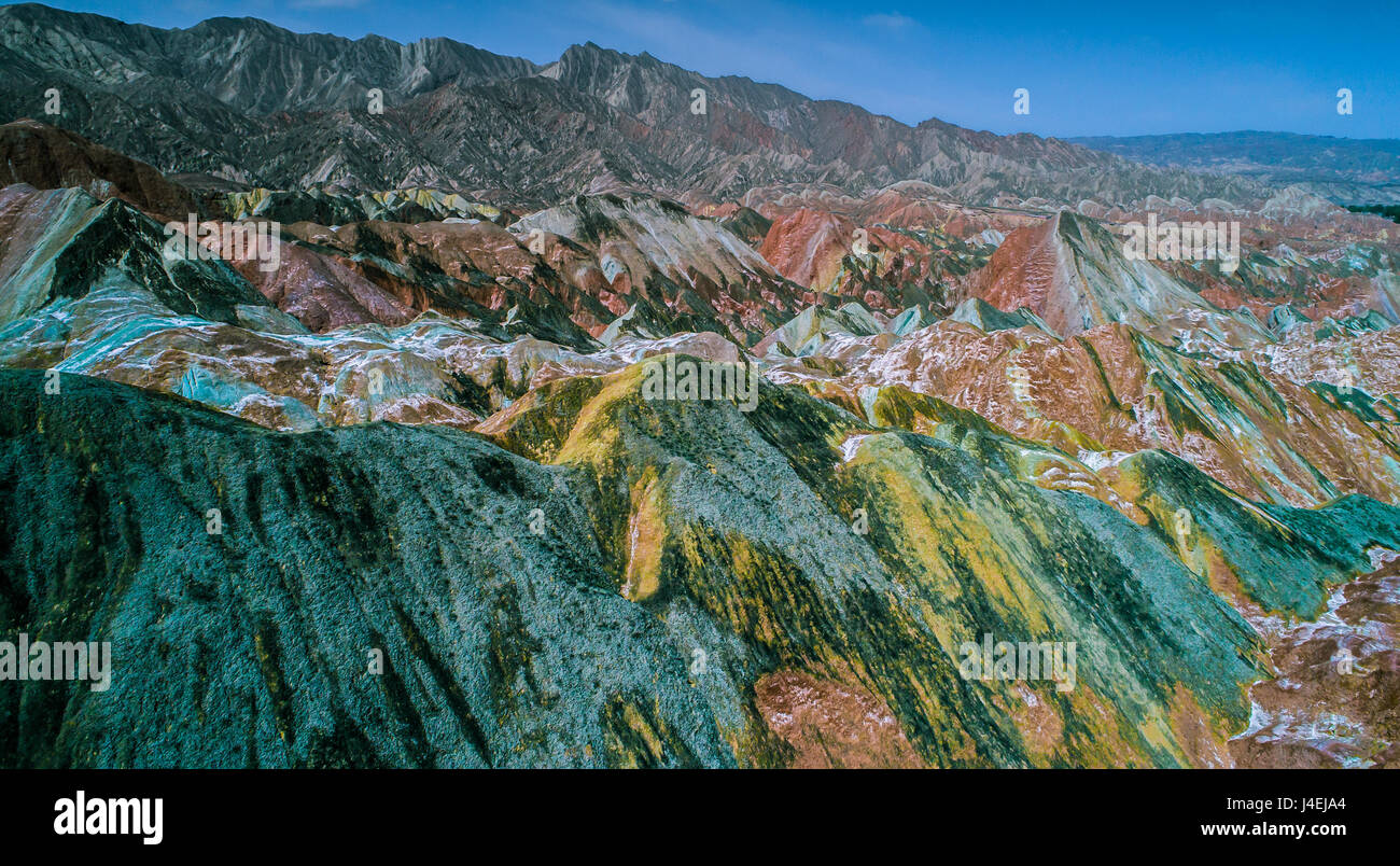Vista aérea de las coloridas montañas de rainbow Zhangye danxia landform parque geológico en la provincia de Gansu, China, mayo de 2017 Foto de stock