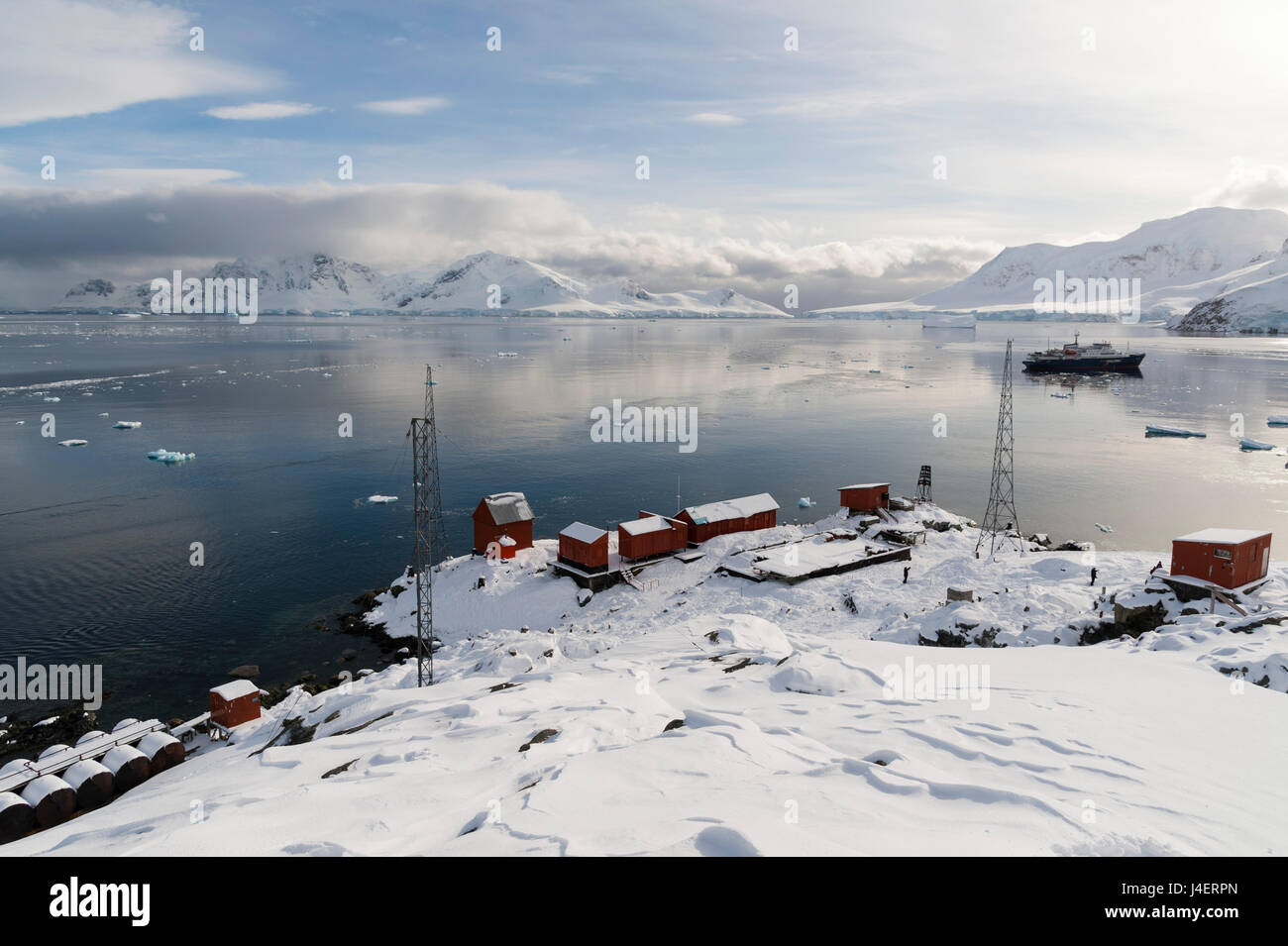 La Estación argentina Almirante Brown, Bahía Paraíso, Antártida, regiones polares Foto de stock