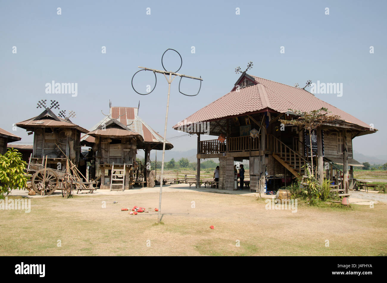 Casa museo étnico tai Dam para los tailandeses y extranjeros visitan viajero y la cultura del aprendizaje tai dam pueblo étnico en Chiang Khan el 22 de febrero, 201 Foto de stock