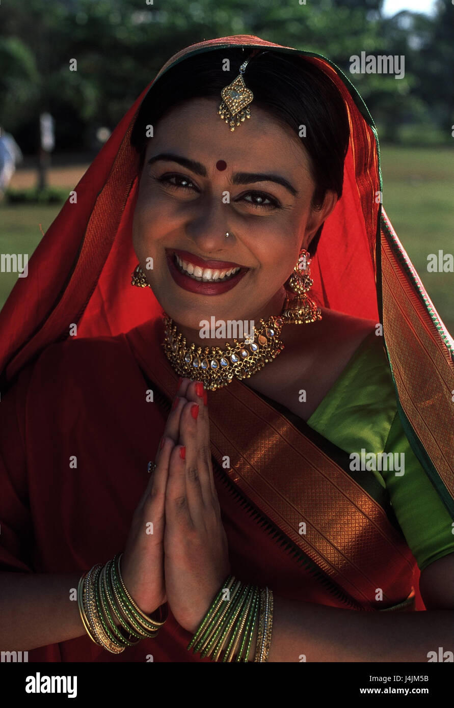 La India, India, Sari, los gestos, la sonrisa, la mitad retrato retrato de  mujer, mujer, joven, comprimir, ropa, joyas, prendas de vestir, decorado,  compuesto, Nasenpiercing, tradicionalmente, la tradición, el folclore, las  manos