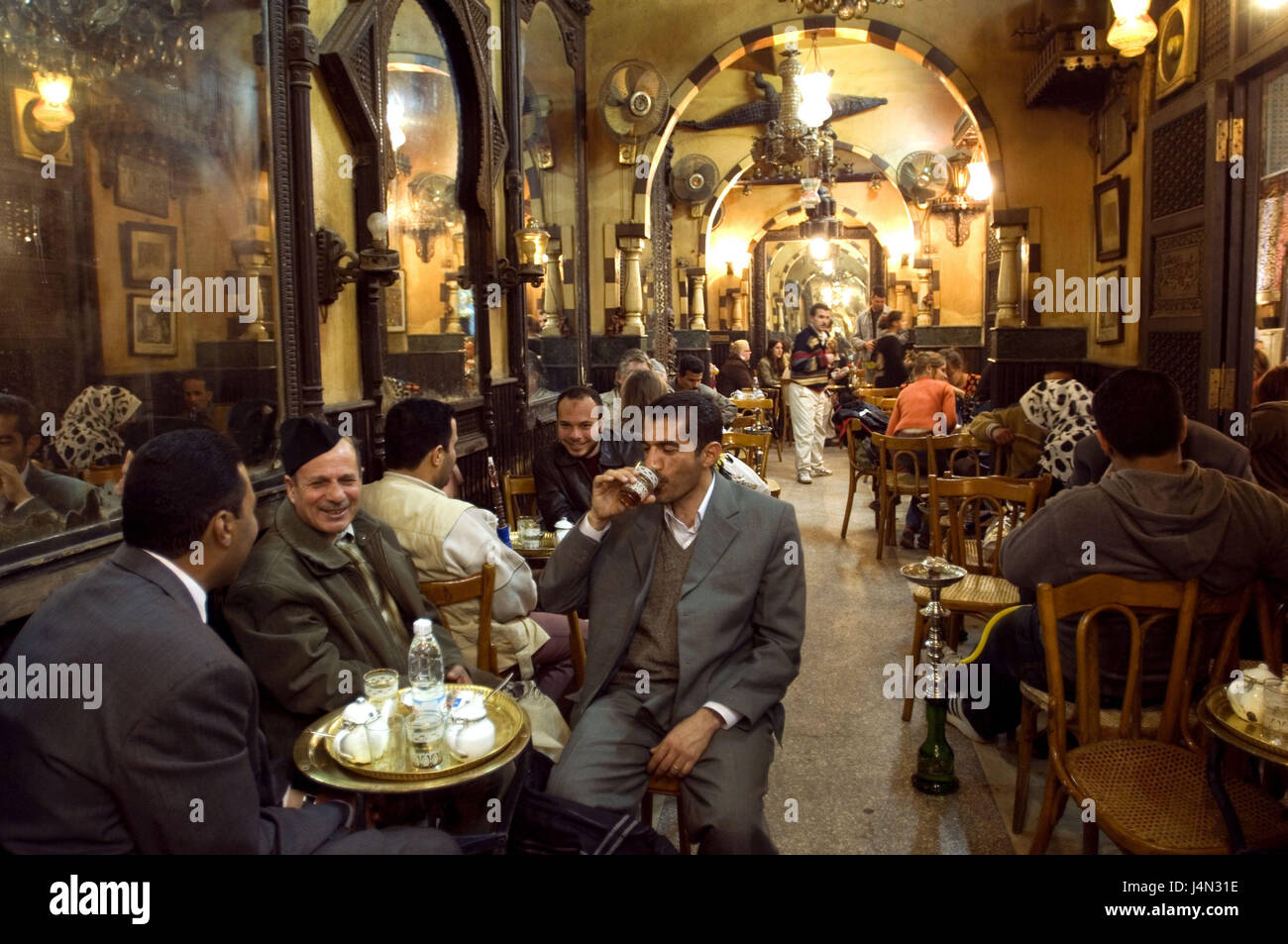 Egipto, El Cairo, Khan El-Khalili Souk, café El-Fishawi, Foto de stock