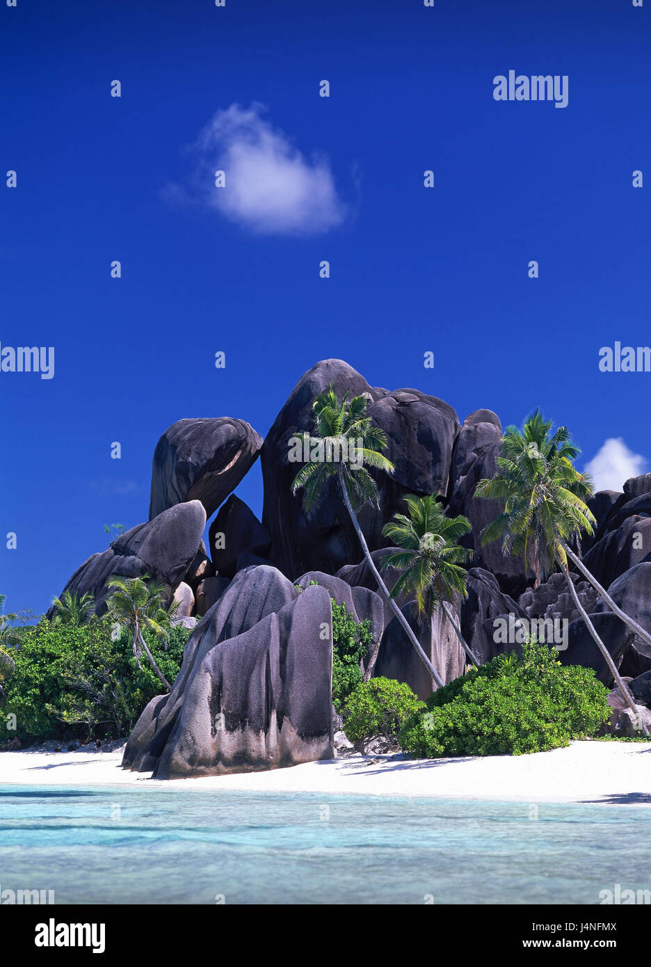 Las islas Seychelles, La Digue, playa Anse Cocos, rock, palmas, estado insular, isla, costa, roca de granito, nadie, agua, claramente, el azul turquesa, el descanso, el silencio, la soledad, el destino, vacaciones, vacaciones Paradise, playa de ensueño, sueño de vacaciones, isla paraíso, Dream Island, Foto de stock