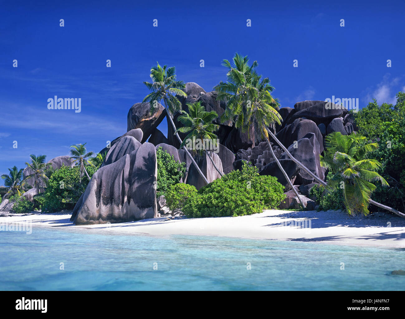 Las islas Seychelles, La Digue, playa Anse Cocos, rock, palmas, estado insular, isla, costa, roca de granito, nadie, agua, claramente, el azul turquesa, el descanso, el silencio, la soledad, el destino, vacaciones, vacaciones Paradise, playa de ensueño, sueño de vacaciones, isla paraíso, Dream Island, Foto de stock