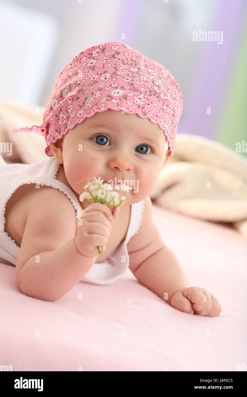 Bebe Nina De 5 Meses Posicion Abdominal Ver La Camara La Sonrisa El Olor De Las Flores El Modelo Liberado No Libremente Por Titulo De Revista Mk Rb Personas Infantil Vestidos Veraniego Sombrereria