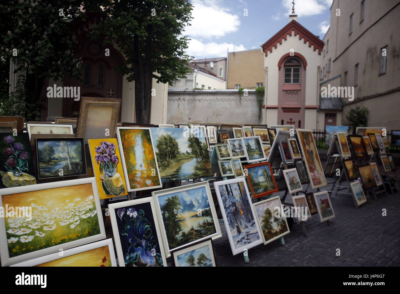 Lituania, Vilna, Casco antiguo, el mercado de arte, vendedor ambulante, pintura, Pilies street, Foto de stock