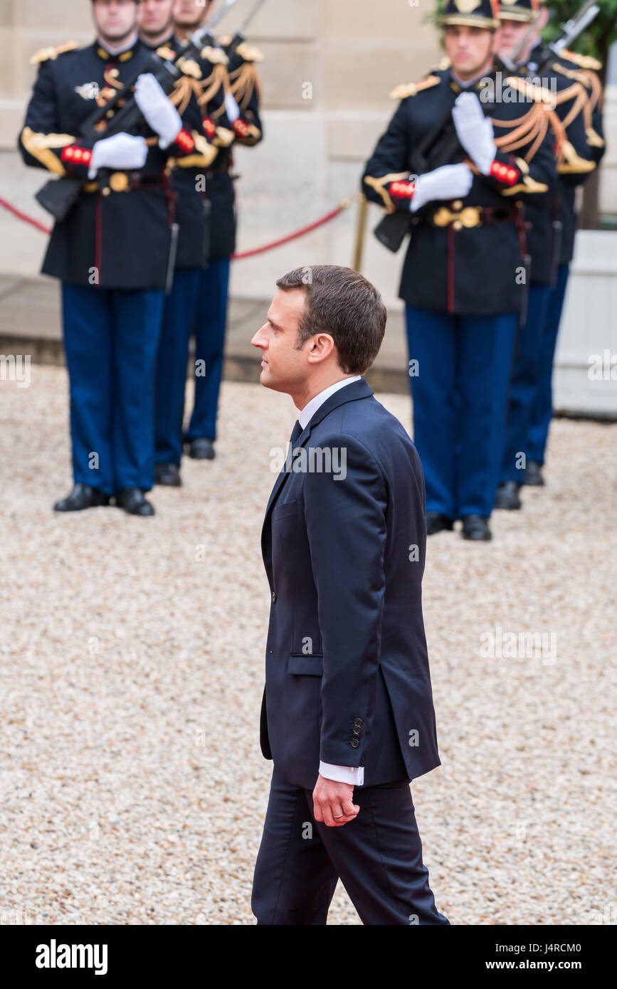 París, Francia. 14 de mayo de 2017. Emmanuel Macron toma de posesión como nuevo presidente de Francia en el Palacio del Elíseo en París, Francia, el 14 de mayo de 2017. Crédito: Phanie/Alamy Live News Foto de stock