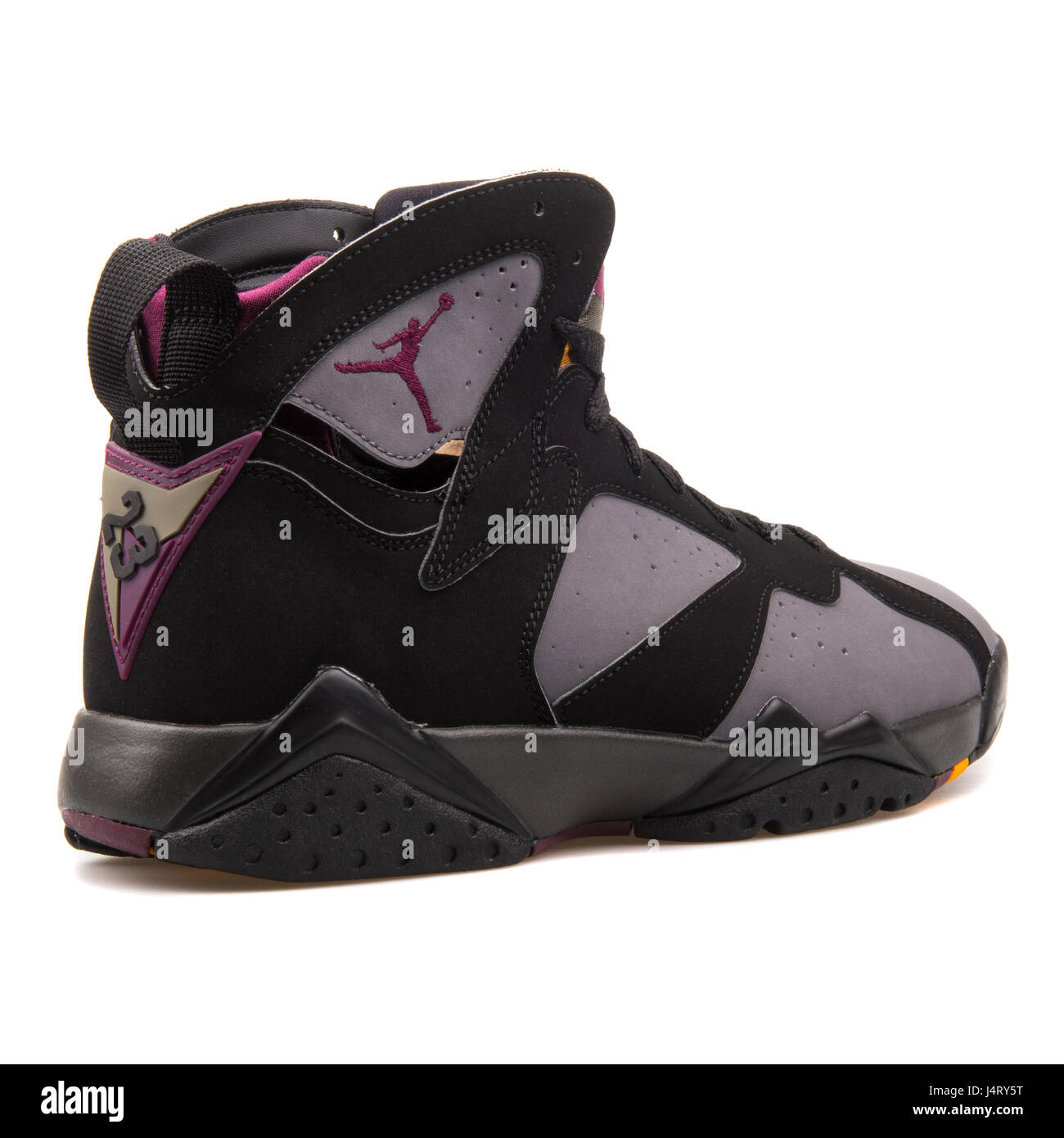 Nike Air Jordan 7 Retro negro grafito 304775-034 Sneakers Fotografía de  stock - Alamy