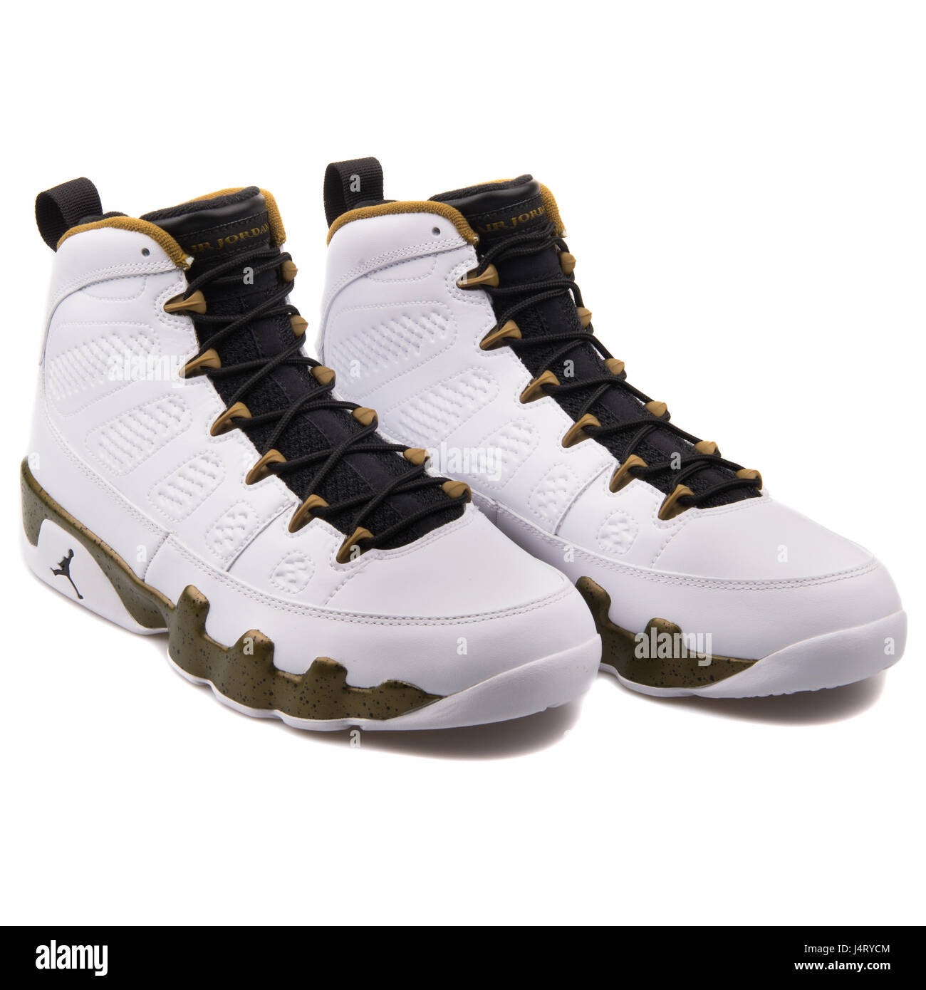 Nike Air Jordan 9 Retro blanco negro verde de la milicia High Leather  Sneakers - 302370-109 Fotografía de stock - Alamy