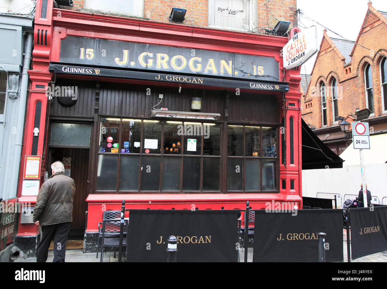 Pub Grogans Castle Lounge bar, South William Street, en el centro de la ciudad de Dublín, Irlanda, la República de Irlanda Foto de stock