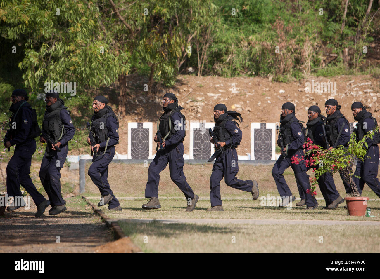 Commando toma parte en ataque terrorista simulado, Bombay, Maharashtra, India, Asia Foto de stock
