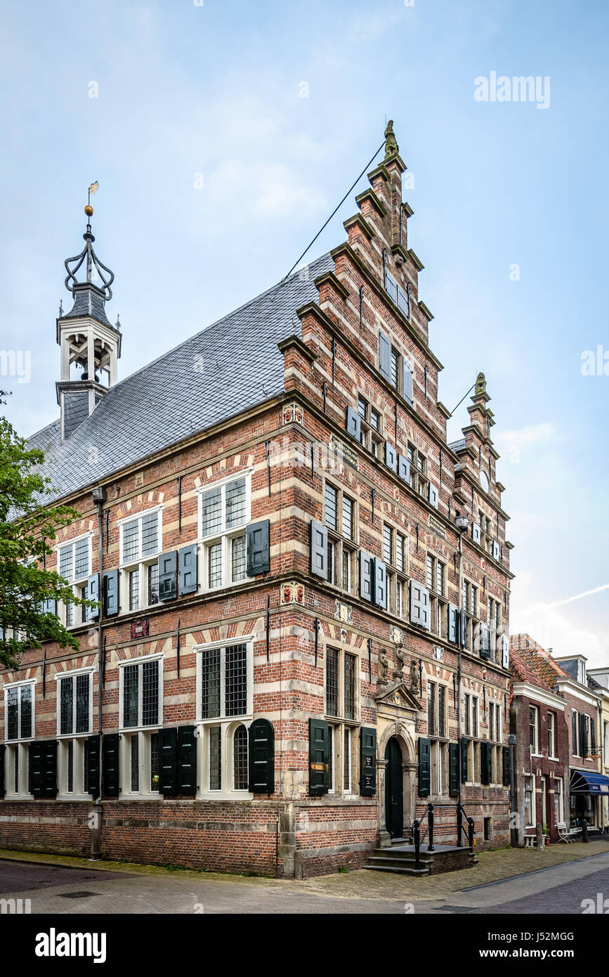 Naarden, Holanda - Agosto 5, 2016: edificio de ladrillo, en la ciudad de naarden al atardecer. naarden fue desarrollado en una ciudad guarnición fortificada con Foto de stock