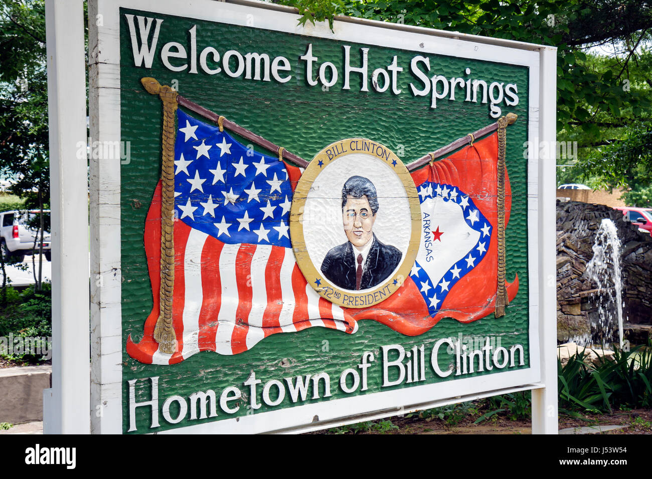 Arkansas Hot Springs,Central Avenue,Hill Wheatley Plaza,señal,42nd Presidente,residentes,William Jefferson Clinton,ciudad natal,pintada,madera tallada,retrato, Foto de stock
