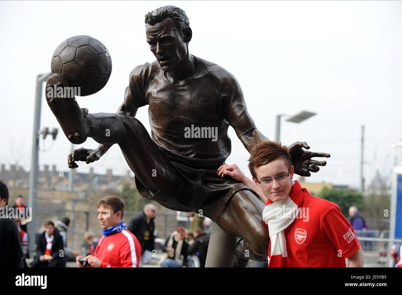 DENNIS BERGKAMP ESTATUA Emirates Stadium, el estadio Emirates Emirates
