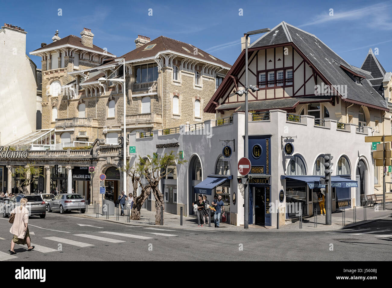 Las casas y las tiendas de lujo en una calle de la ciudad de Biarritz,  Francia, Aquitania, Europa Fotografía de stock - Alamy