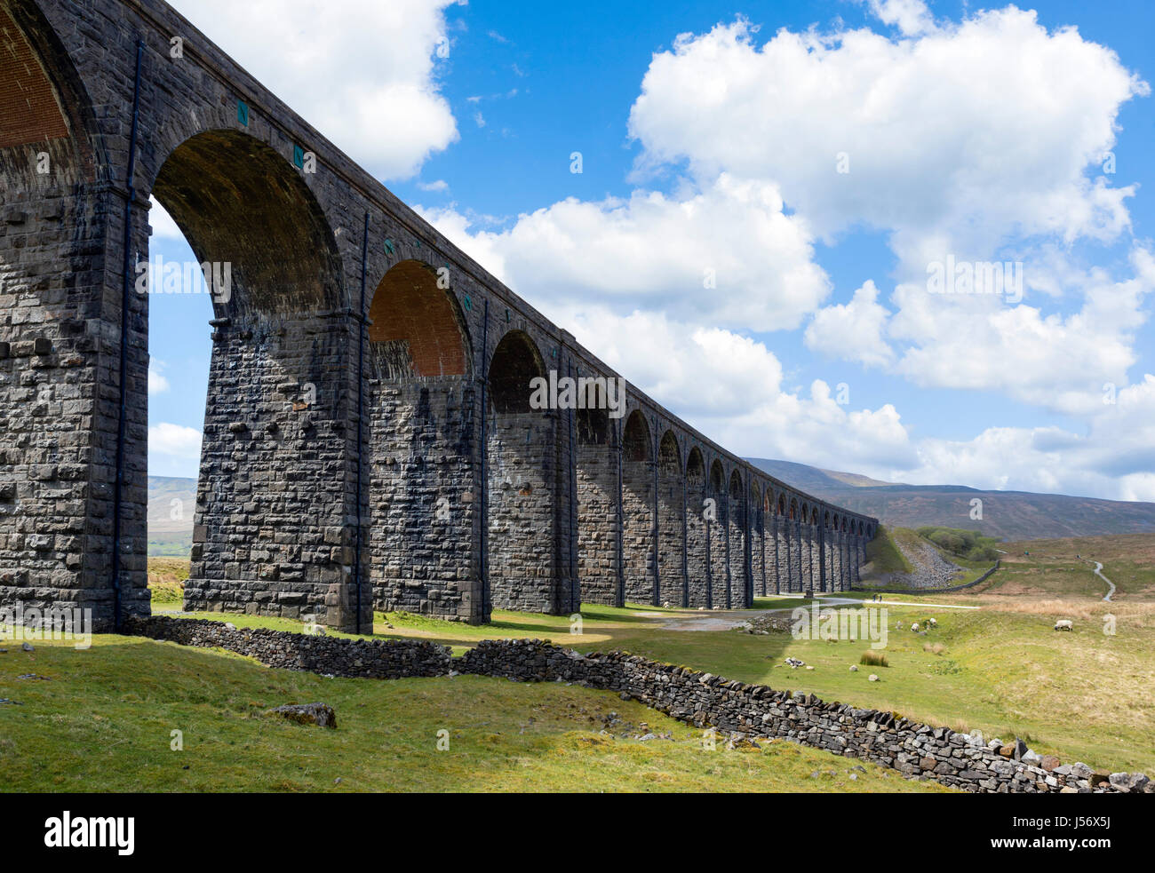 Ribblehead Viaduct, Yorkshire Dales National Park, North Yorkshire, Inglaterra, Reino Unido. Foto de stock