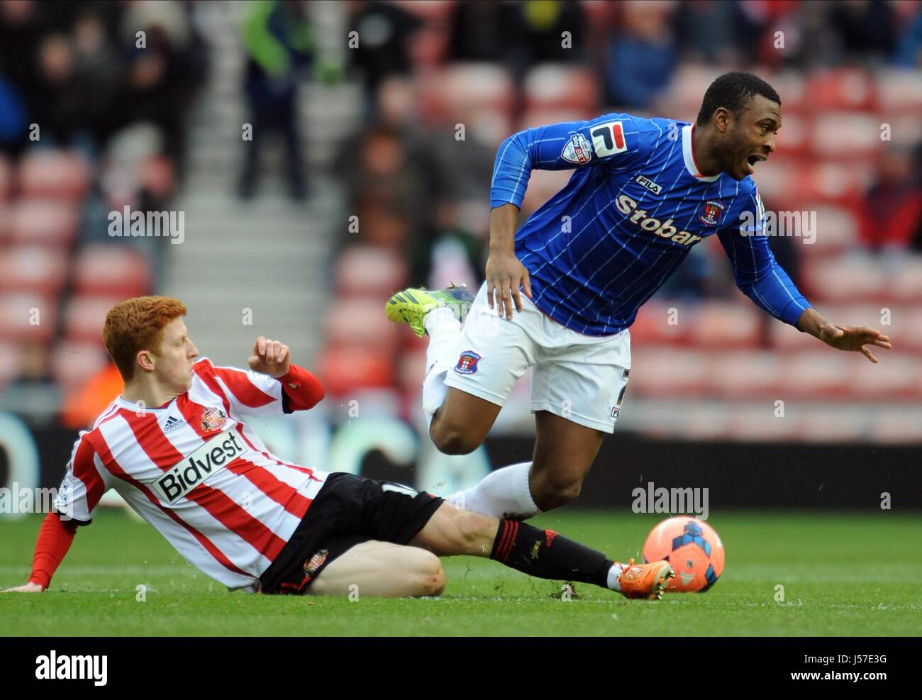 JACK COLBACK & DAVID AMOO SUNDERLAND FC V CARLISLE UTD F ESTADIO DE LA LUZ Sunderland England 05 Enero 2014 Foto de stock