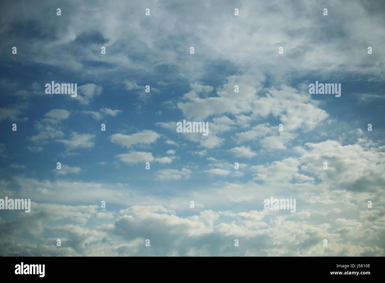 Cielo azul y las nubes Foto de stock