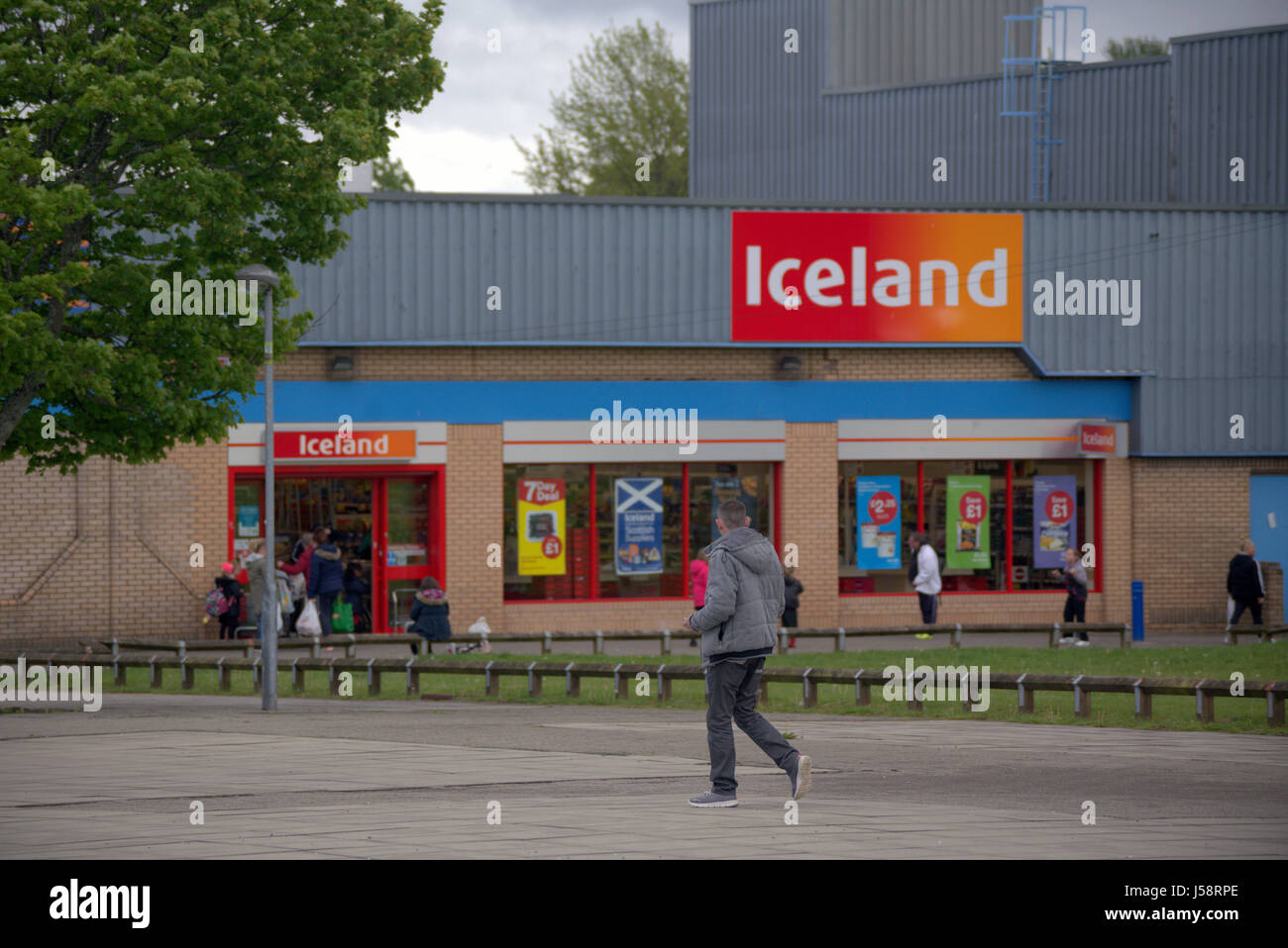 Plan de vivienda Drumchapel shopping center de privación social la pobreza Foto de stock