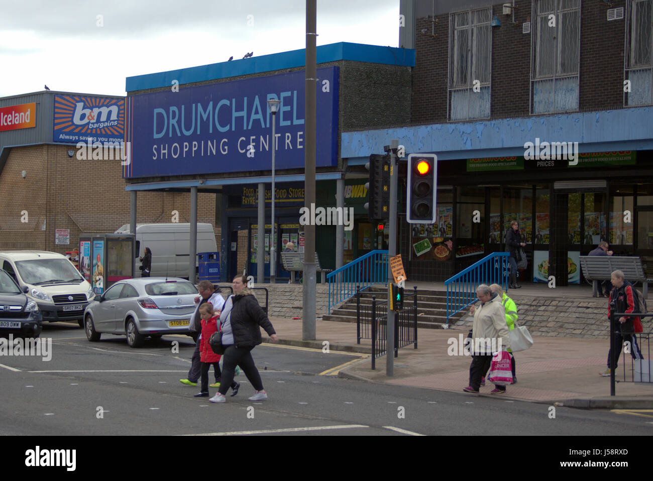 Plan de vivienda Drumchapel shopping center de privación social la pobreza Foto de stock