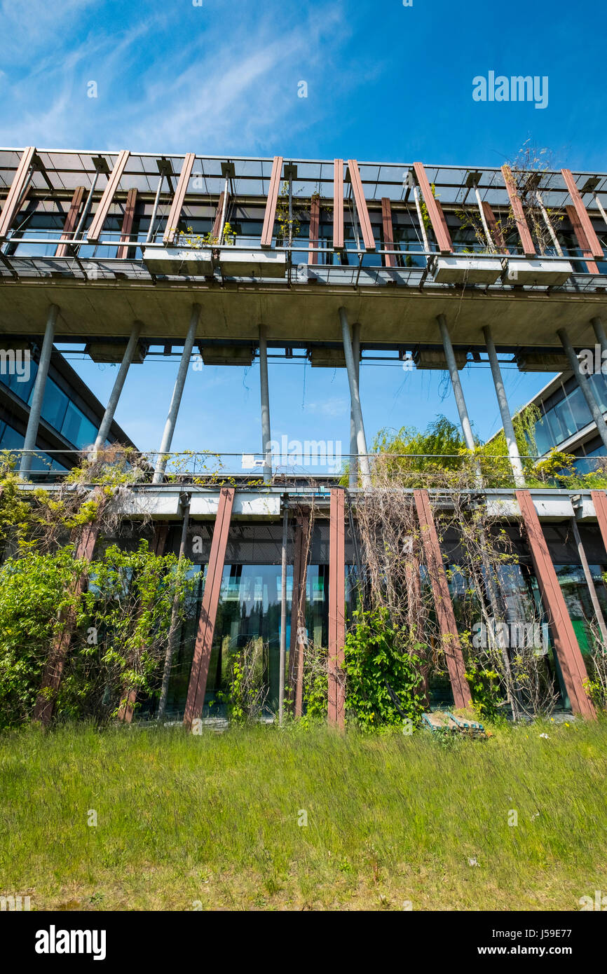 Detalle del exterior Lise-Meitner-Haus building, Instituto de Física, parte de la Universidad Humboldt, el Parque de la ciencia y la tecnología en Adlershof, Berlín Foto de stock