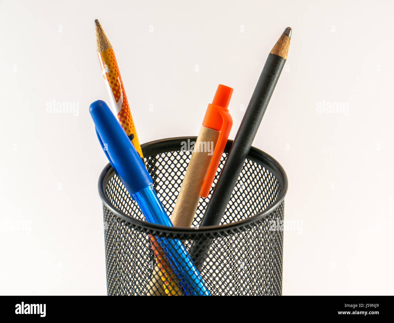 Herramientas de escritura en una oficina herramientas cup Fotografía de  stock - Alamy